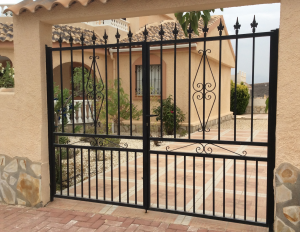 Metal Double gates nr 9 home security in Murcia by Eriks Metal Work