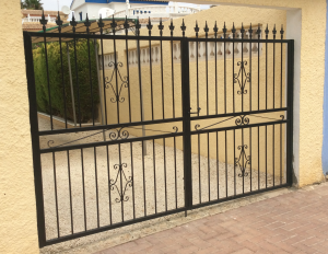 Metal Double gates nr 14 home security in Murcia by Eriks Metal Work