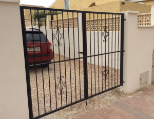 Metal Double gates nr 18 home security in Murcia by Eriks Metal Work