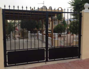 Metal Double gates nr 20 home security in Murcia by Eriks Metal Work