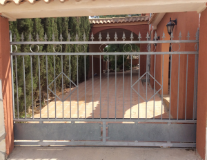 Metal Rolling gate nr 2 home security in Murcia by Eriks Metal Work