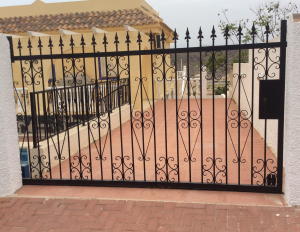 Metal Rolling gate nr 4 home security in Murcia by Eriks Metal Work