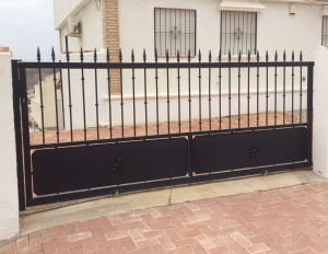 Metal Rolling gate nr 5 home security in Murcia by Eriks Metal Work