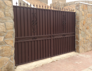 Metal Rolling gate nr 6 home security in Murcia by Eriks Metal Work