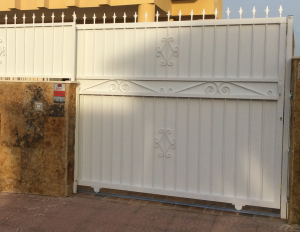 Metal Rolling gate nr 11 home security in Murcia by Eriks Metal Work